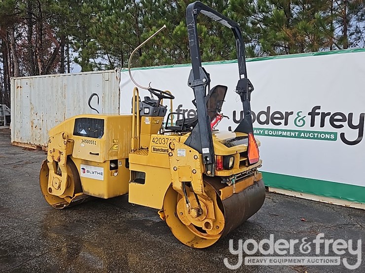 2011-caterpillar-cb34b-image-3