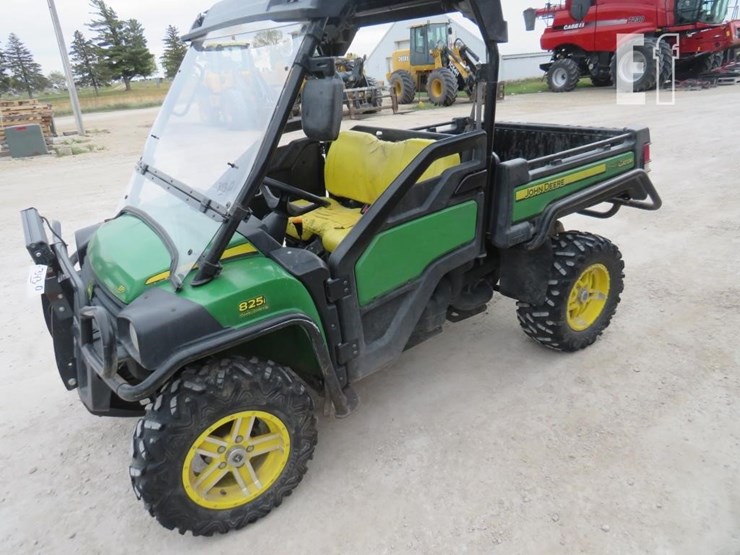 john-deere-gator-xuv-825i-image-1