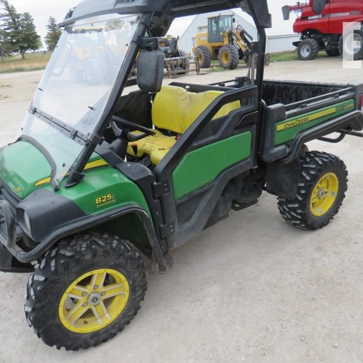 JOHN DEERE GATOR XUV 825I
