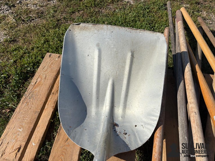 misc-pallet-of-yard-tools-image-10