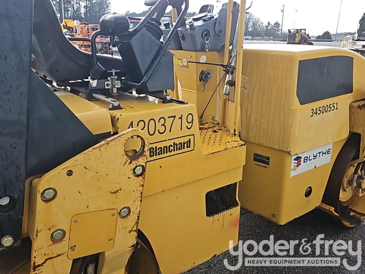 2011-caterpillar-cb34b-image-22
