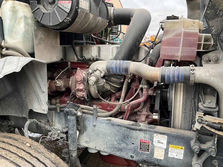 2012-mack-cxu613-day-cab-image-16