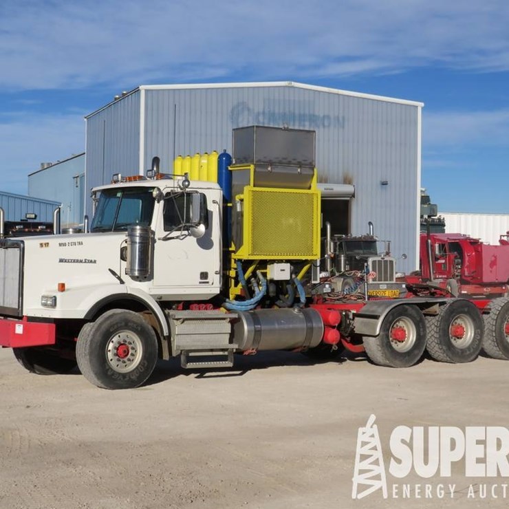 (x) (5-64) 2013 WESTERN STAR W4900 3-Axle Wet Kit...