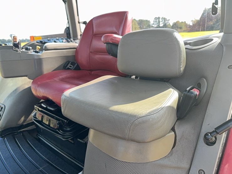 case-ih-magnum-335-image-96