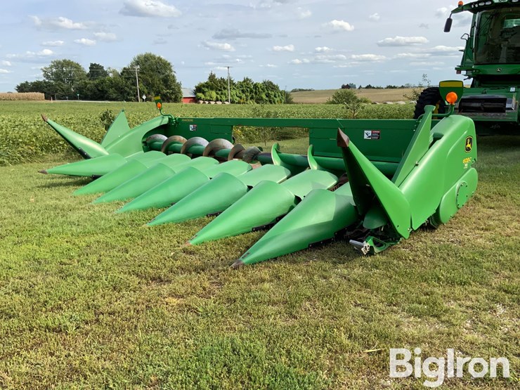 2010-john-deere-608c-image-1