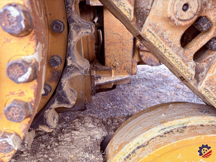 2019-caterpillar-d6t-xw-image-28