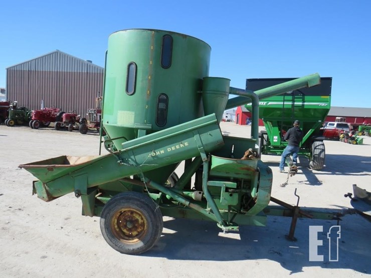 john-deere-400-image-2