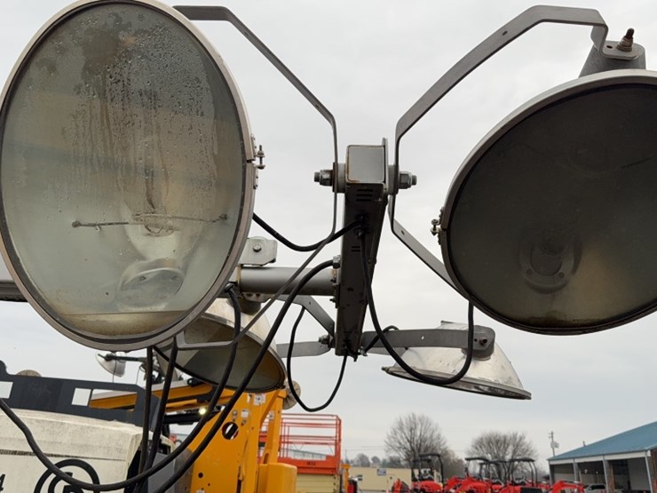 #2061-•-allmand-towable-light-tower-image-7