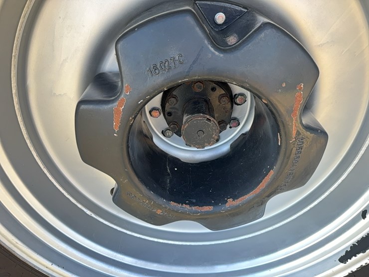 case-ih-magnum-335-image-71