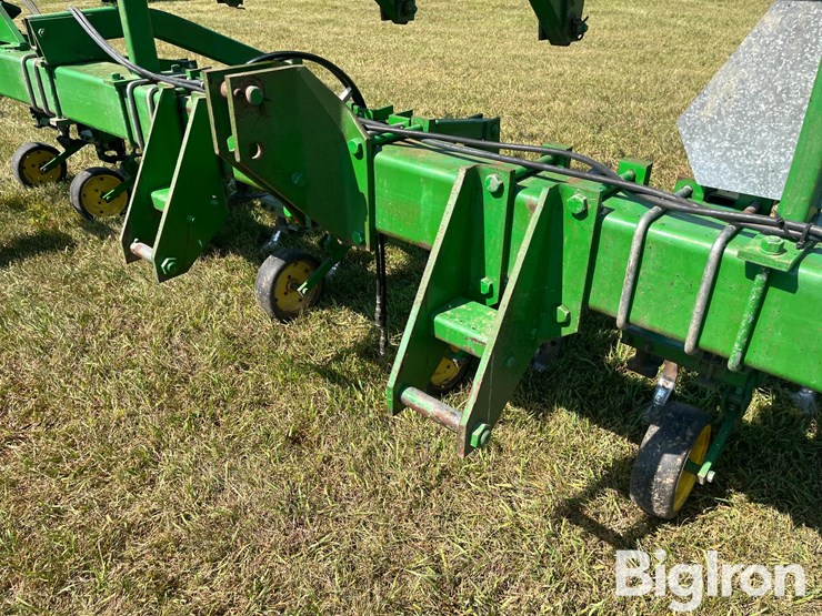 john-deere-845-image-14