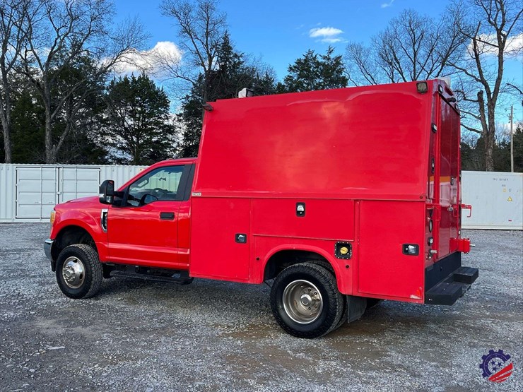 2017-ford-f350-xl-image-3