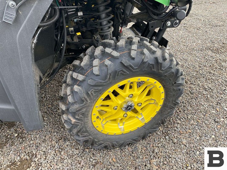 2021-john-deere-gator-image-29