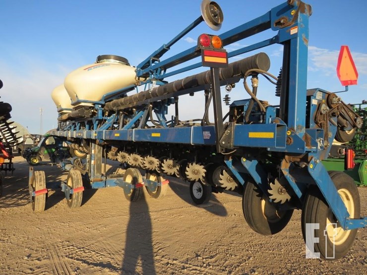 2011-kinze-3600-image-10