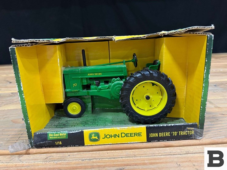 ertl-die-cast-replica-john-deere-70-tractor-1:16-scale-image-2