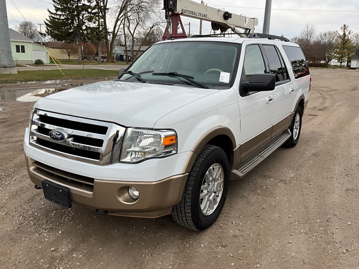 2014-ford-expedition-xlt-image-2