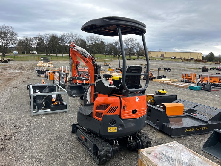 #109-•-2025-land-hero-ldh-me18-mini-excavator-image-4