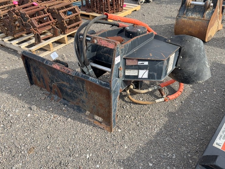#2004-•-blue-diamond-skid-steer-stump-grinder-image-3