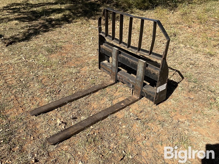 john-deere-worksite-pro-pallet-fork-skid-steer-attachment-image-1