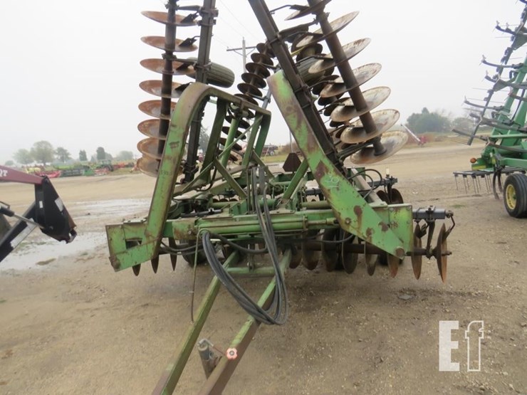 john-deere-230-image-2