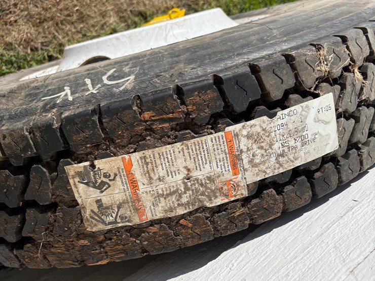 11r22.5-tire-on-10-bolt-rim-image-12