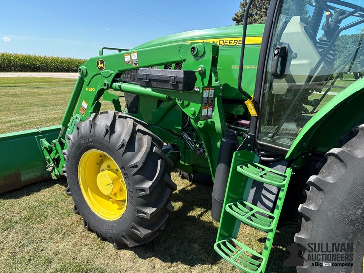 2015-john-deere-6140d-image-11