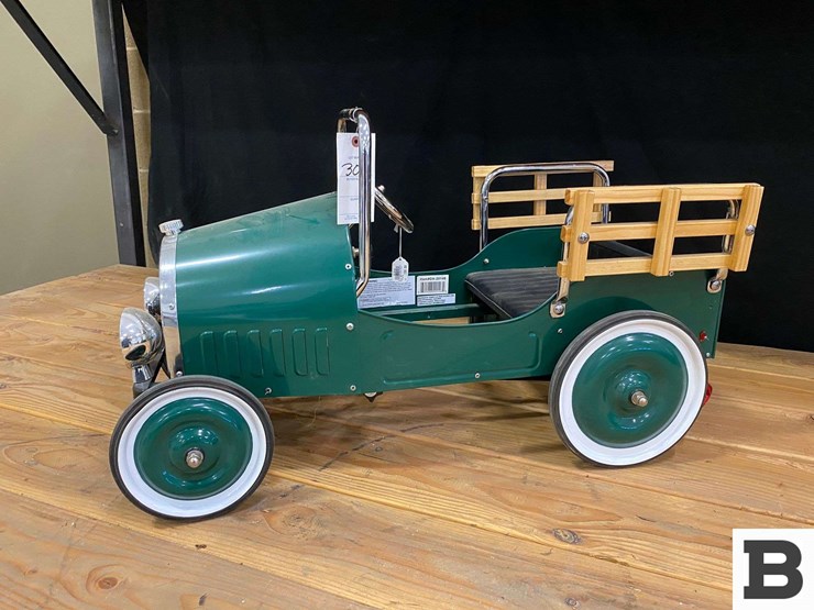 dexton-classic-toy-pedal-car-image-2