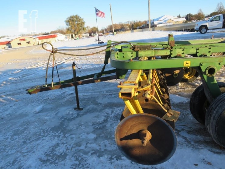 john-deere-220-image-10