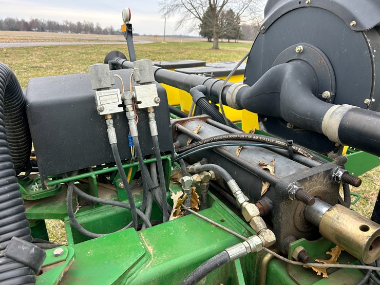 john-deere-7200-image-36