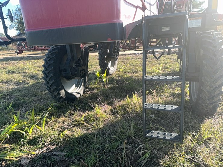 case-ih-3185-patriot-sprayer-image-94