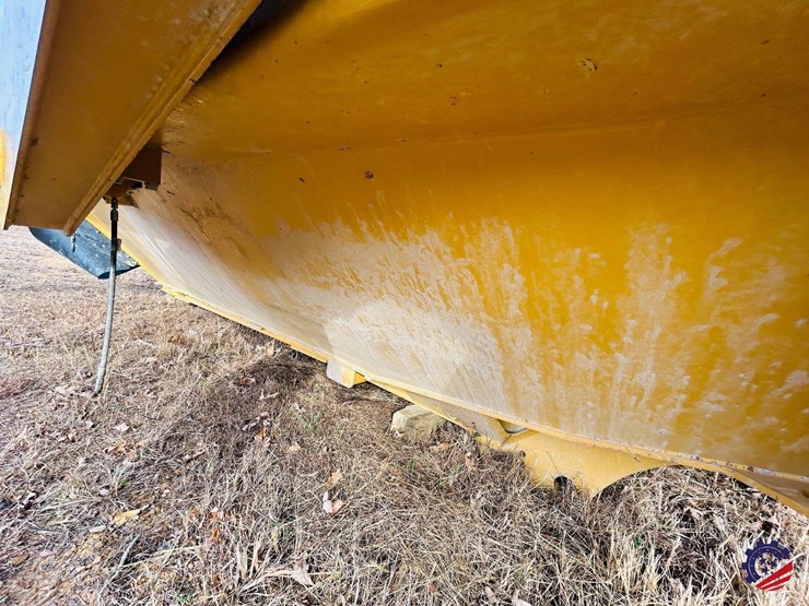 caterpillar-745-image-13