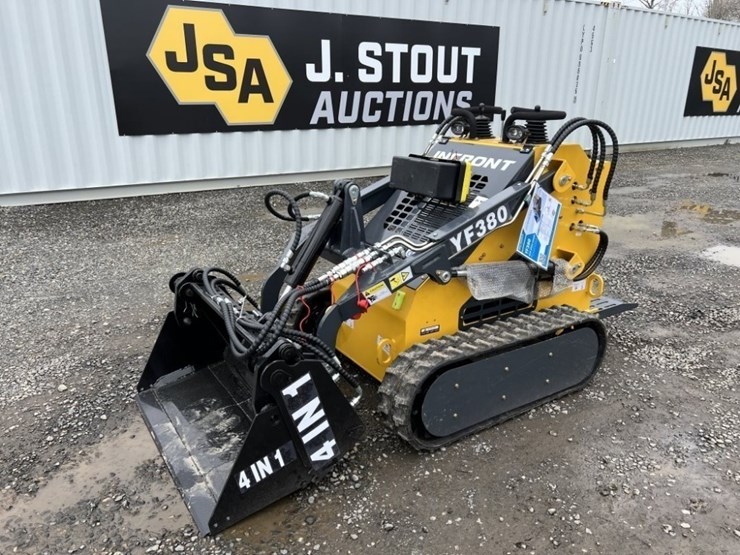 2025-infront-yf380-mini-compact-track-loader-image-1