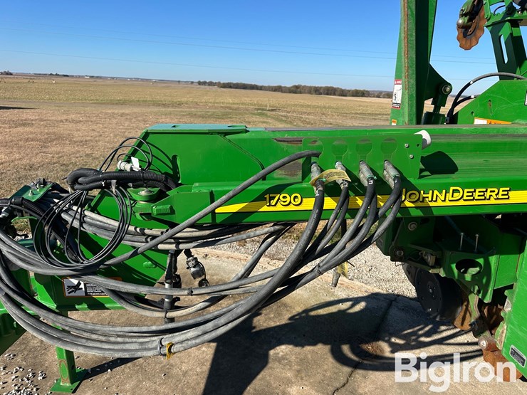 2010-john-deere-1790-ccs-image-11