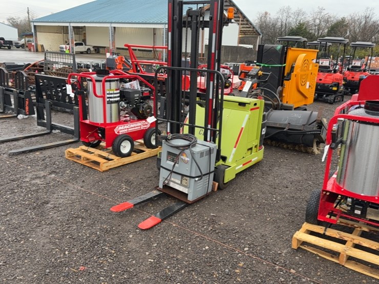 #2026-•-clark-walk-behind-pallet-jack-image-1