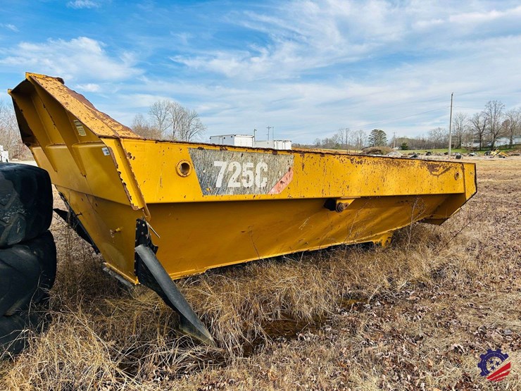 caterpillar-725c-image-1