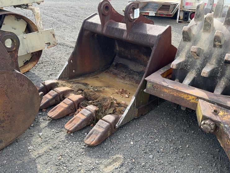 caterpillar-325-image-1