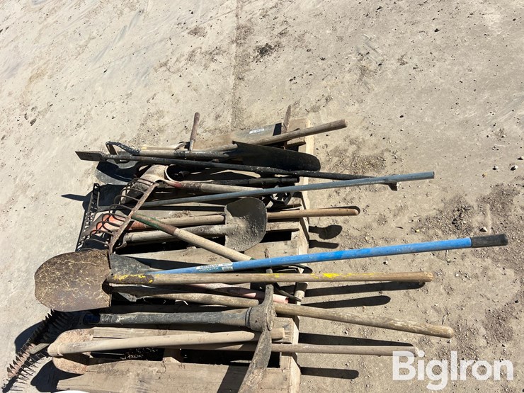 pallet-of-farm-&-garden-tools-image-3