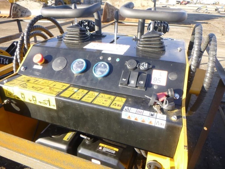 2025-agt-mx-mrt14-skid-steer-track-loader-image-12