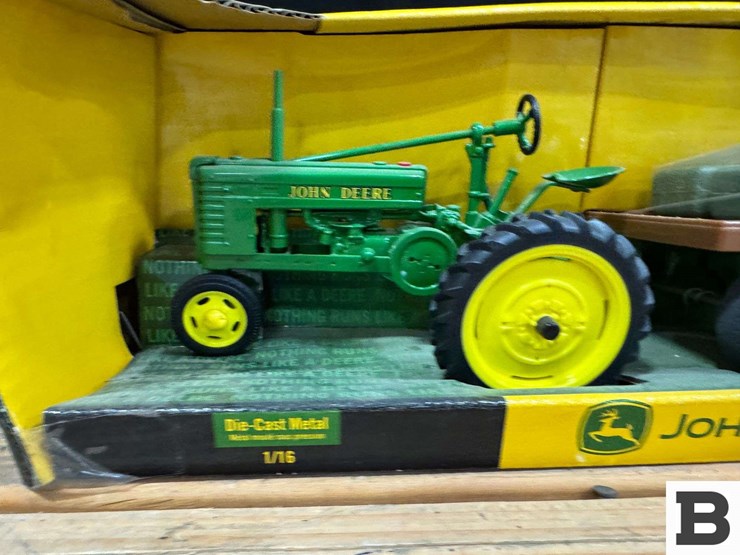 ertl-die-cast-metal-replica-john-deere-model-h-tractor-w/-hay-rack-1:16-scale-image-3