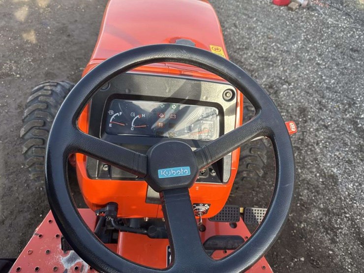 kubota-l2800-image-10