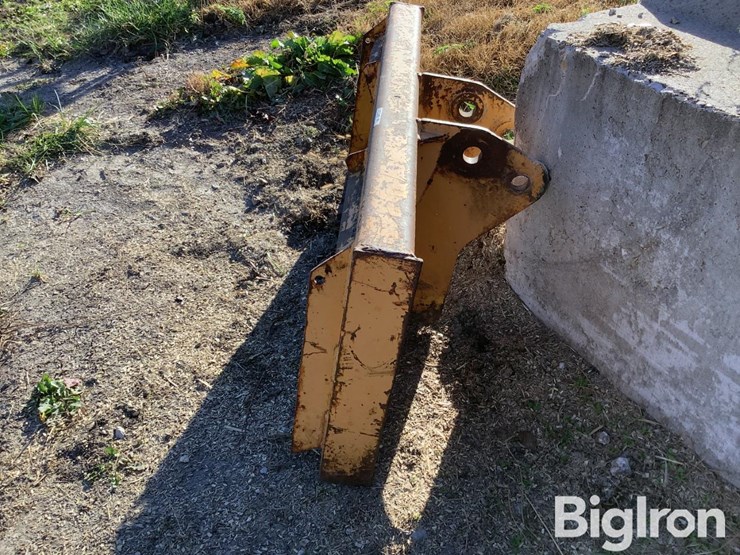 universal-skid-steer-to-mini-excavator-mount-adapter-image-7