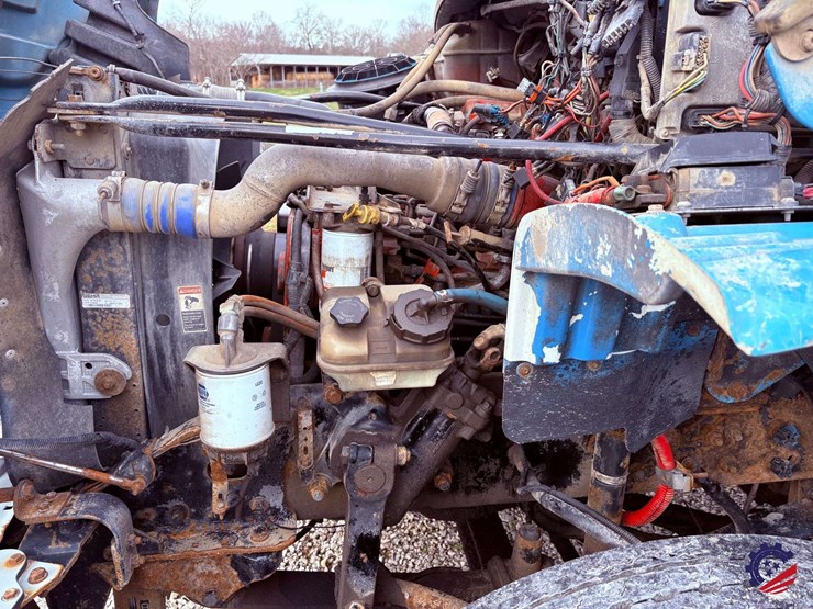 2009-freightliner-m2-106-image-21