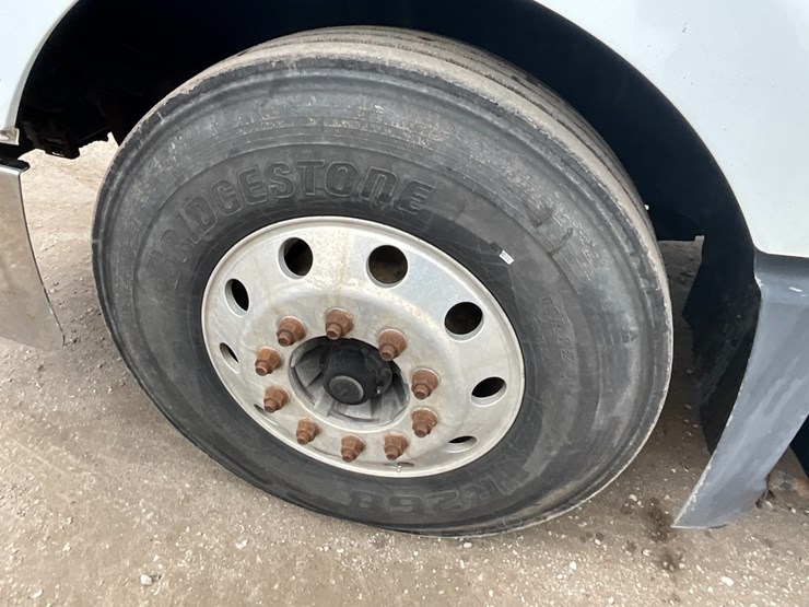 2002-volvo-vnl-day-cab-image-16