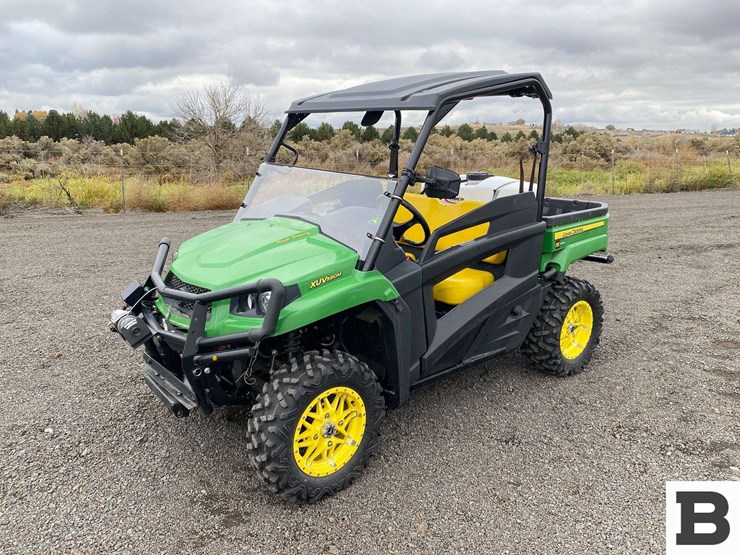 2021-john-deere-gator-image-1