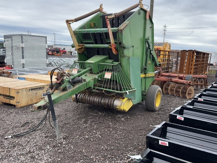 john-deere-410-image-1