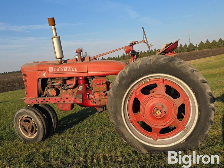 1952-farmall-h-2wd-tractor-image-8