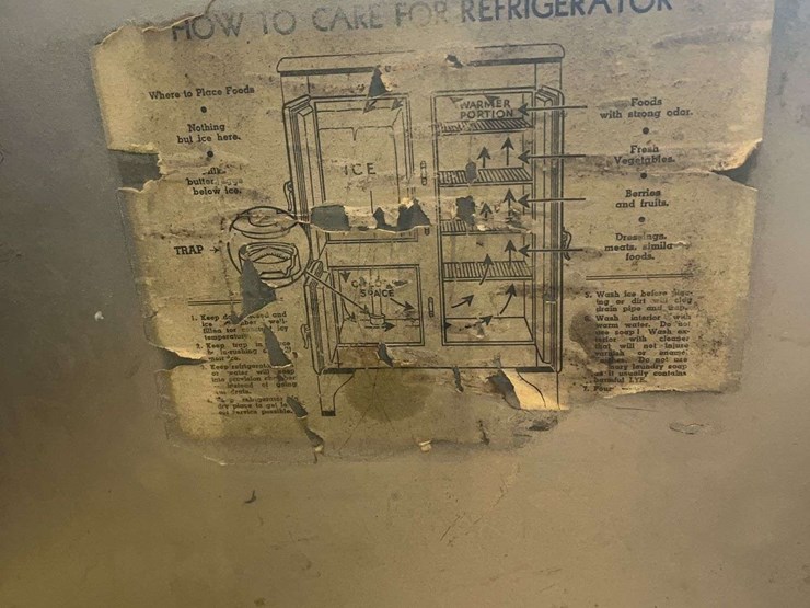 antique-refrigerator-with-ice-box-image-4