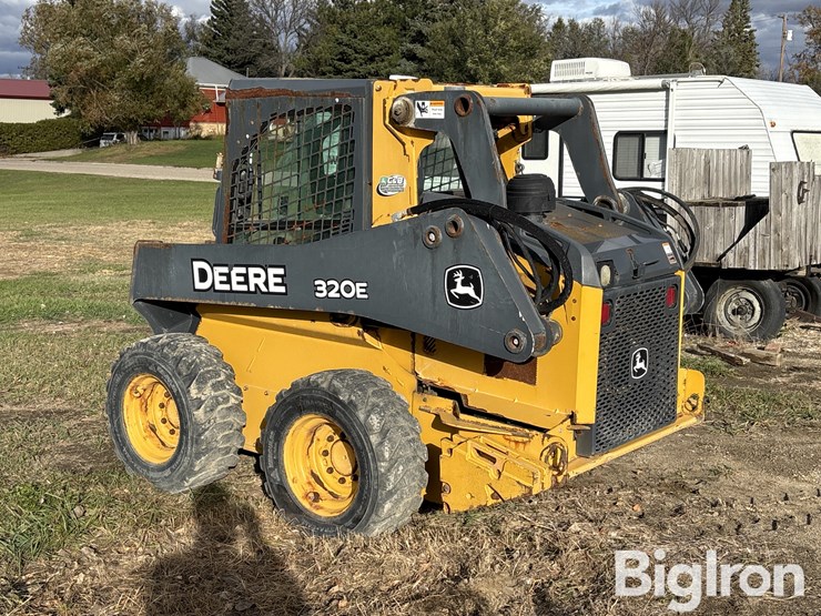 2013-deere-320e-image-7