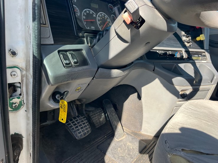 2007-freightliner-cloumbia-120,450-hp-mercedes,-10-speed,-good-rubber,-11r-22.5-tires-on-budd-wheels,-cold-ac,-clean-clean-truck,-779,000-miles,-image-20