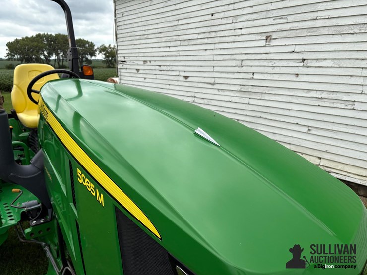 2011-john-deere-5085m-image-16