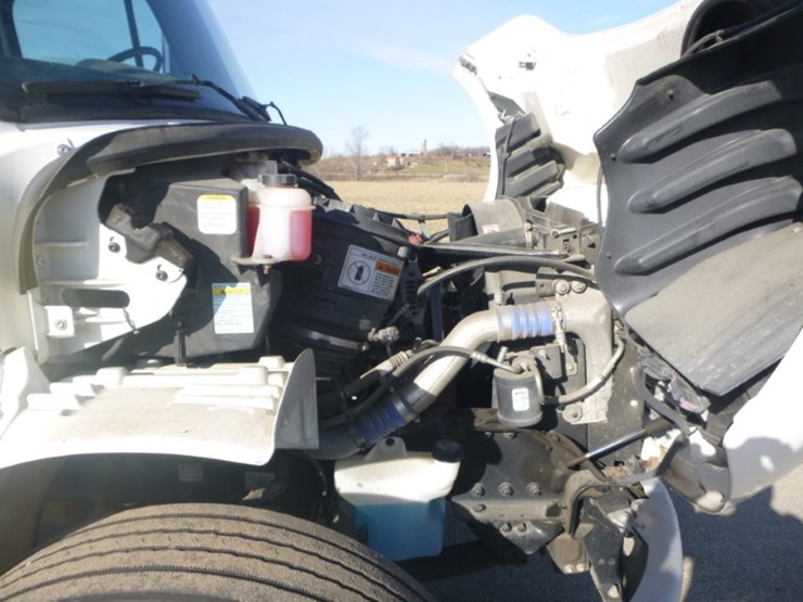 freightliner-m2-106-image-18